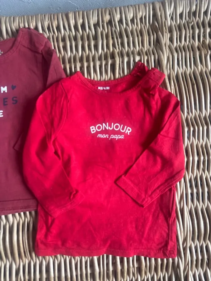 2 t-shirt manche longue Kiabi 9mois en très bon état - photo numéro 3