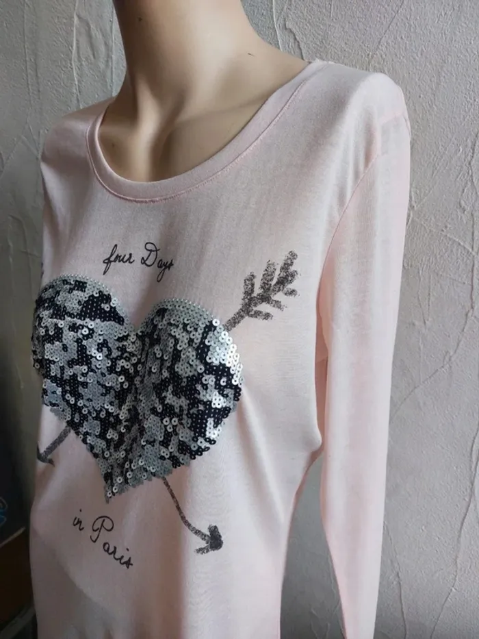 T-shirt rose avec motif cœur à paillettes Taille M - photo numéro 3