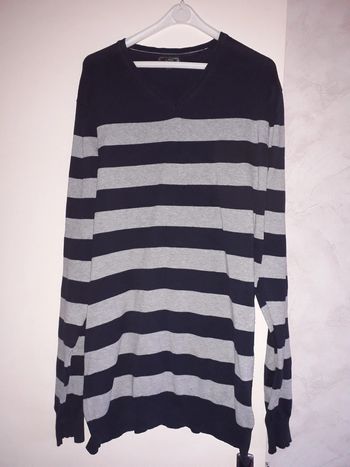 pull col V rayé bleu marineet gris OWK taille L