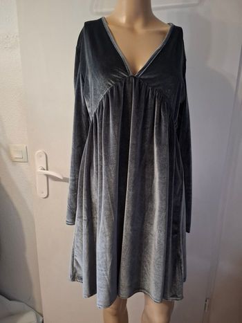 Robe velours gris taille 36 en très bon etat