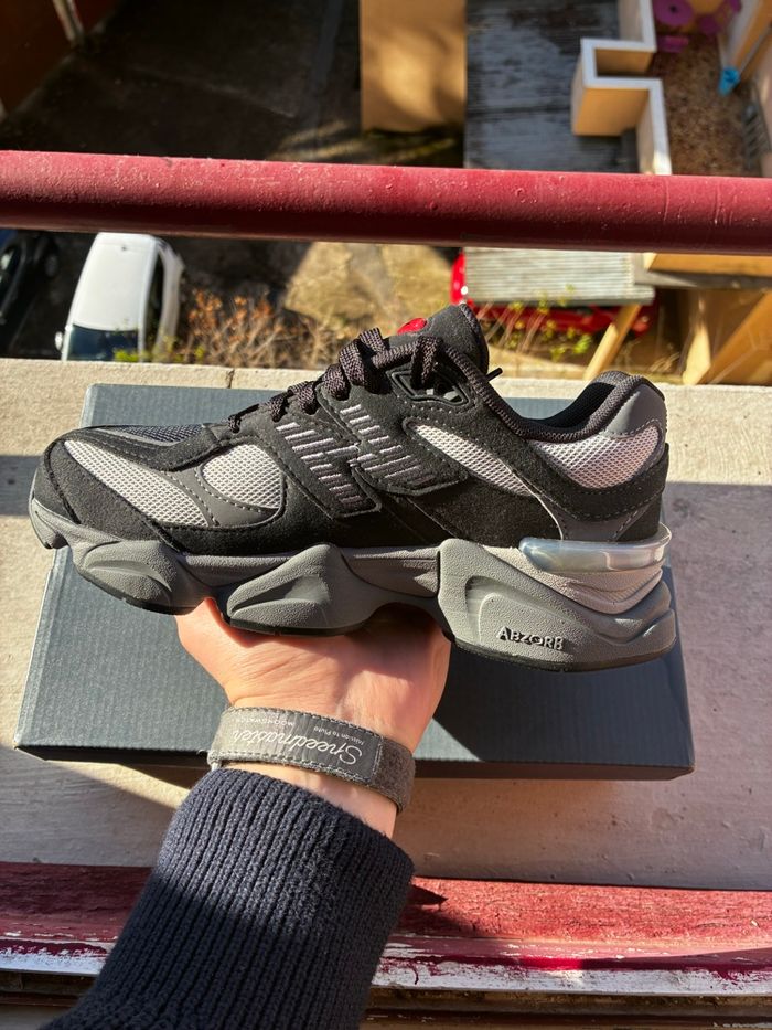 New Balance 9060 Black / Black - photo numéro 2