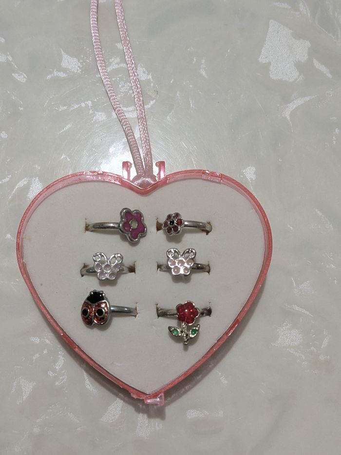 Coffret de 6  bagues pour fille. - photo numéro 2