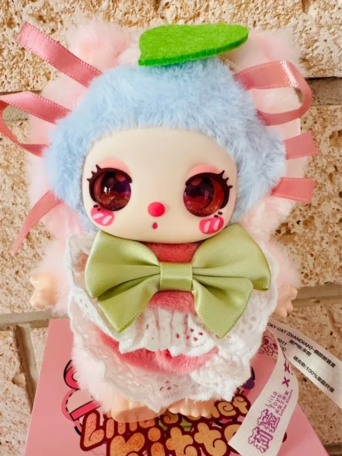 🍑Poupée de collection Liila’s Chef Kitten – Modèle White Peach Jam Donut - photo numéro 3
