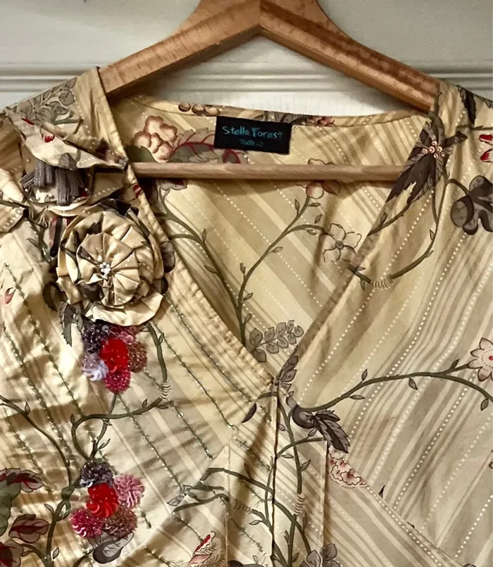 Stella Forest blouse 40/ 42  broderie serin et perles, très bon état - photo numéro 2
