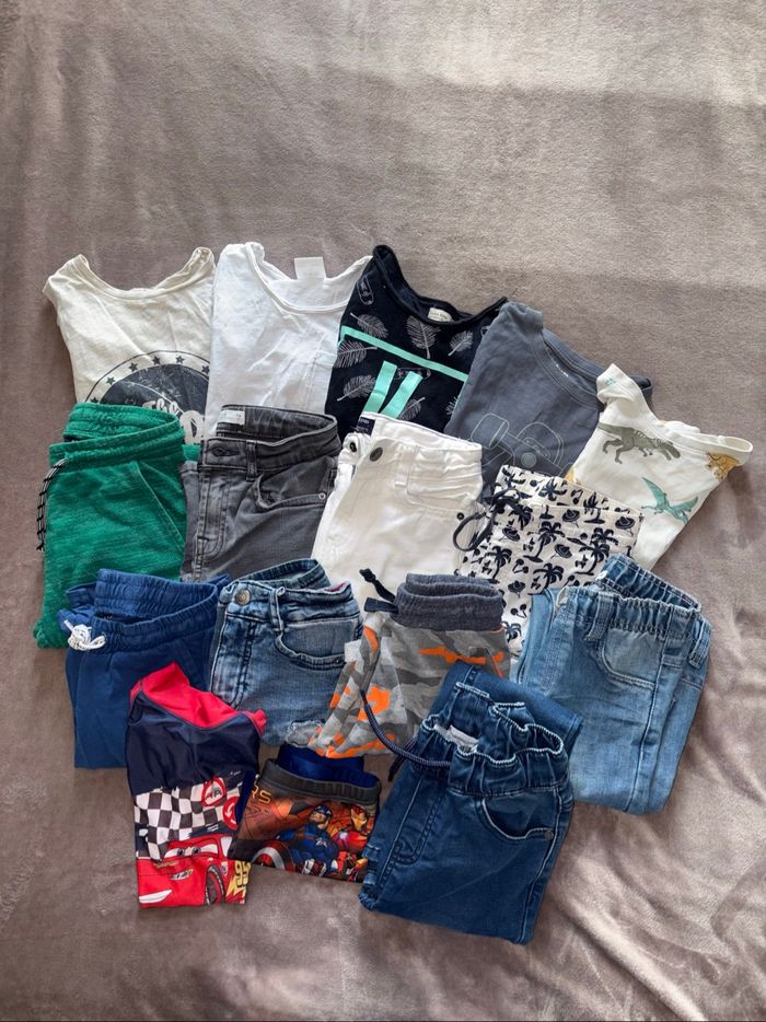 Lot de 16 vêtements garçon taille 6 ans en très bon état