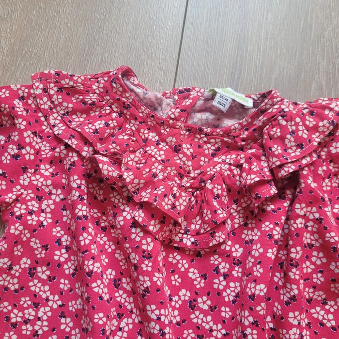 Très jolie Chemise rouge. Fille 2 ans. Marque Vertbaudet - photo numéro 2