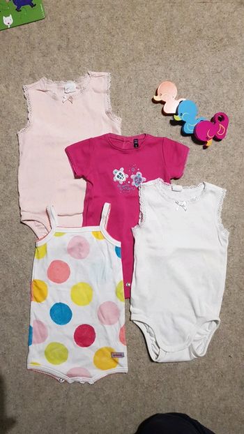 Lot de 4 bodys été fille 9mois🌹