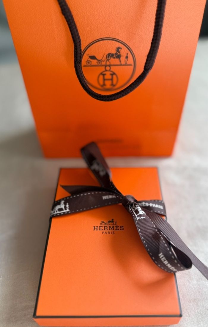 Bracelet Hermès Clic H – Orange & Doré (Neuf avec boîte, étiquette et ruban) - photo numéro 3