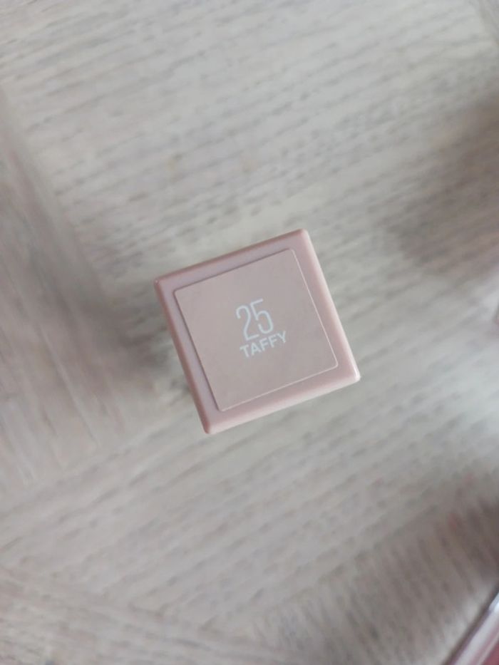Gloss maybelline teinte 25 Taffy - photo numéro 2