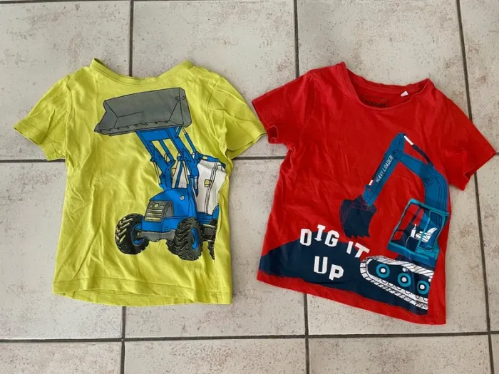 2 Teeshirts manches courtes engins de chantier 110-116cm