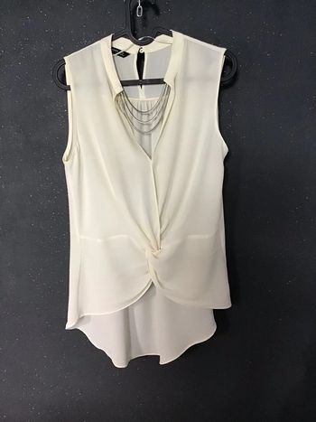 Blouse encolure bijou