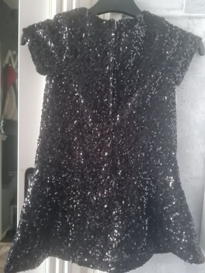 Jolie robe pailletée - photo numéro 3
