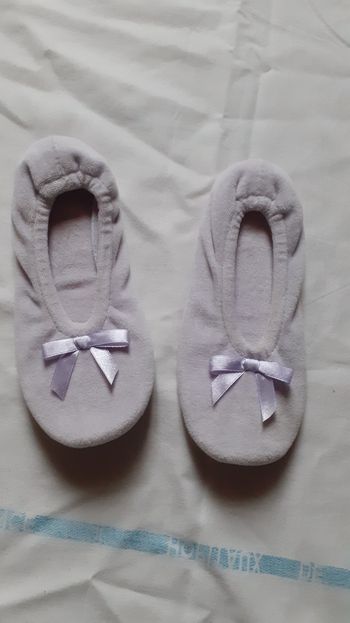 Chaussons blancs petits noeuds