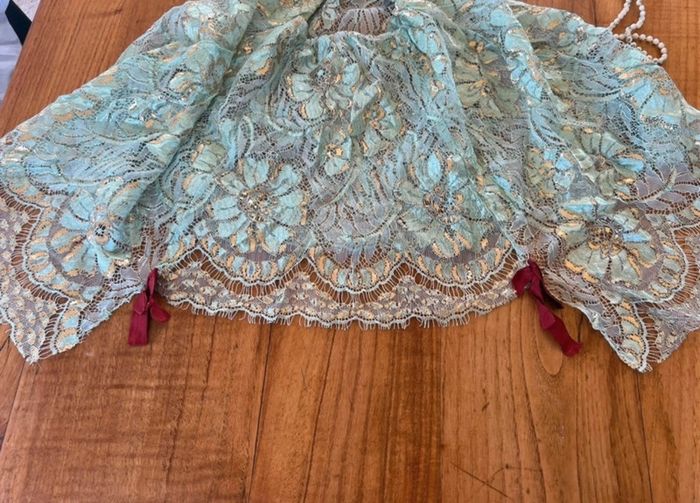 Jupe en dentelle verte et voile - photo numéro 4