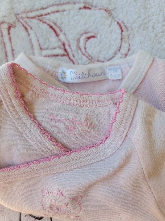 Lot de 3 pyjamas et 2 bodies 1 mois fille - photo numéro 4