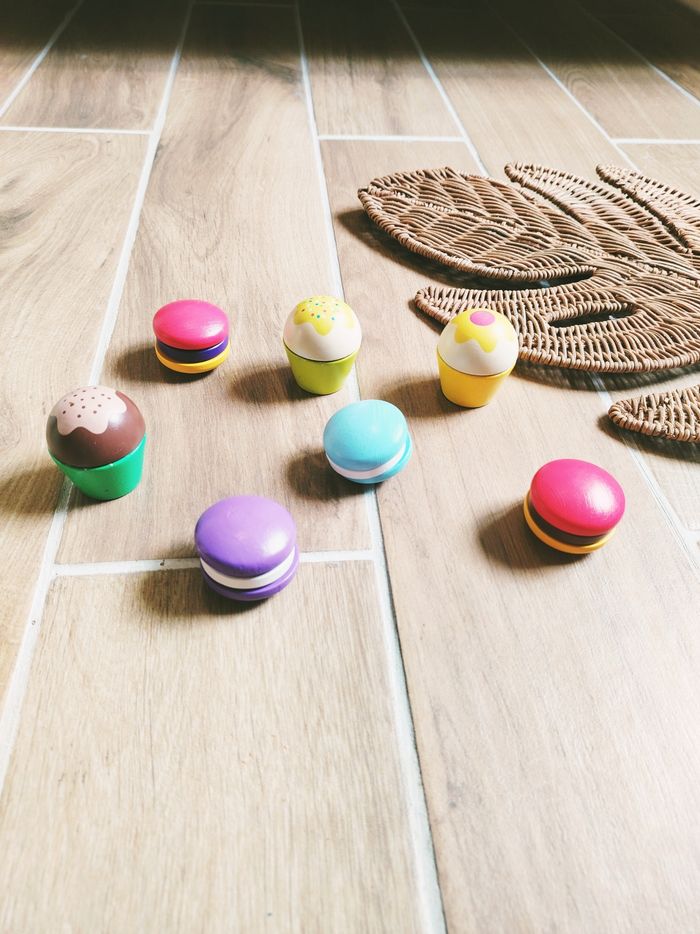 🥮Lot de macarons et gâteaux en bois à scratch marque Oxybul