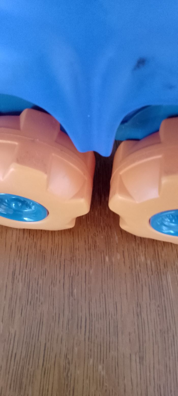 Hasbro  Véhicule Chuck   pick up Playskool  . Vintage 2002 . collector. Fait du bruit. Fonctionne avec des piles non fournies. - photo numéro 2