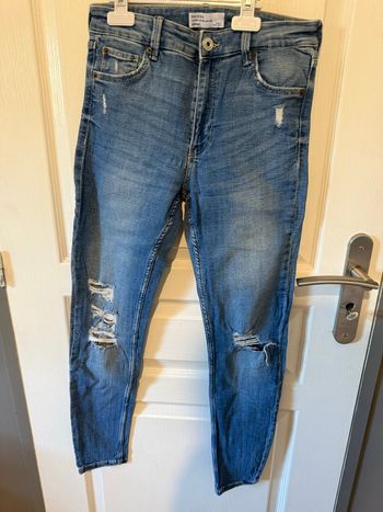 Jeans berskha à trou taille 38