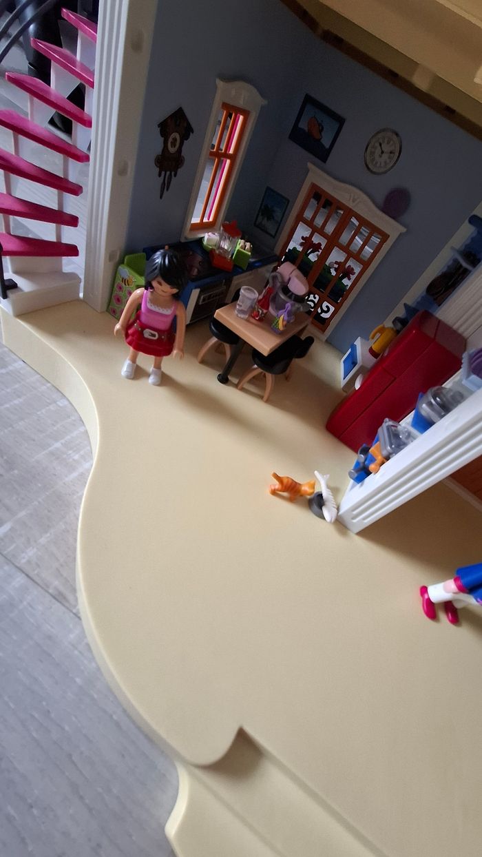 Maison Traditionnelle et tout ses aménagements Playmobil Lot quasiment complet. - photo numéro 4