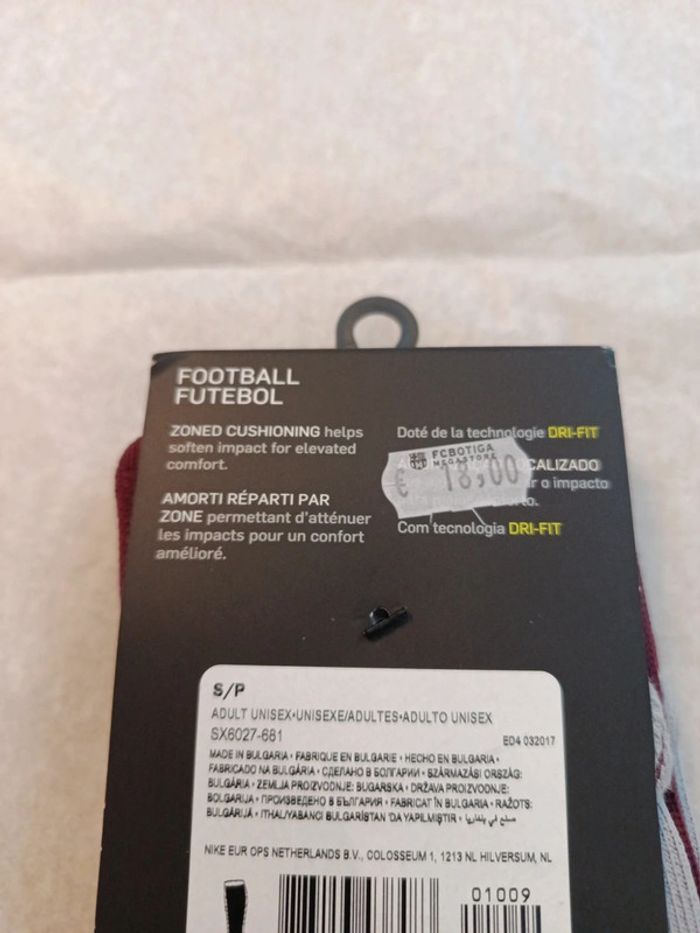 Chaussettes de foot Nike équipe FC Barcelone taille 34/38 authentique neuf - photo numéro 7