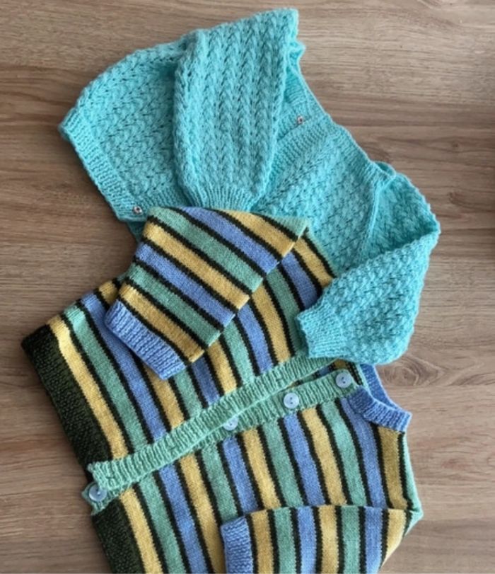 2 gilets 12/18 mois