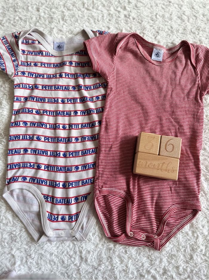 Lot de deux bodies à manches courtes 36 mois