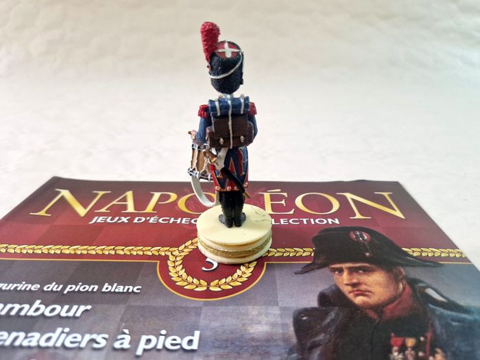 Figurine  , Napoléon , jeux d'échec de collection  , numéro 5  , Le tsar , les tambours des grenadier a pied  de la garde - photo numéro 3