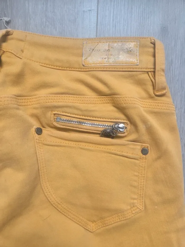 Jean jaune - photo numéro 5