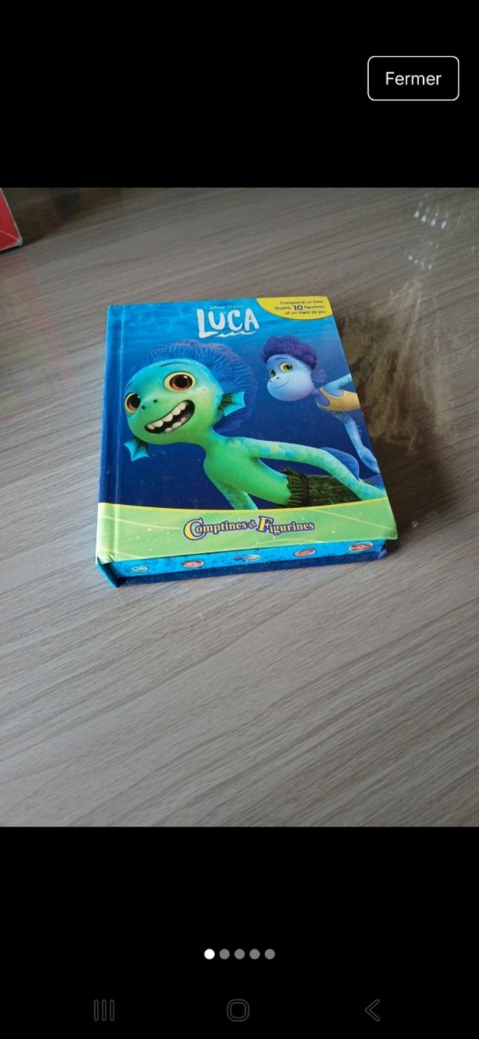 Livre avec personnage