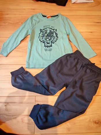 Ensemble t-shirt jogging