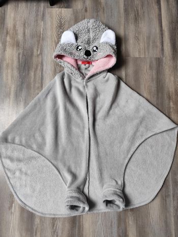 Plaid à capuche Tissaiai taille XXS , très bon état