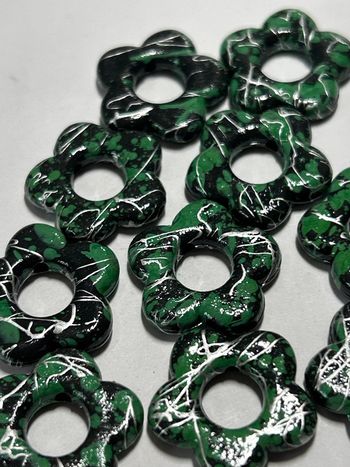 B47, 10 perles fleurs avec dripping 20mm