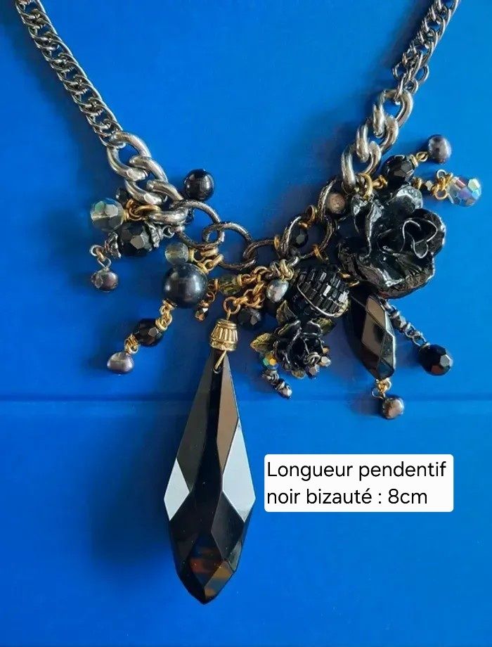 Collier fantaisie court NEUF avec pendentif - photo numéro 2