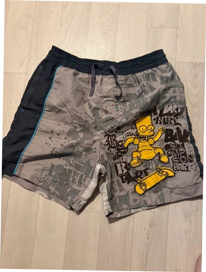 Short de plage simpsons 8 ans gris très bon état