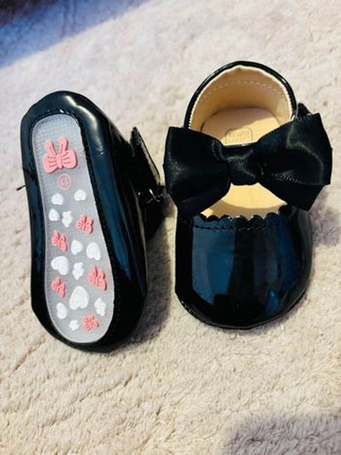 Chaussures bébé plates avec un petit nœud - photo numéro 3