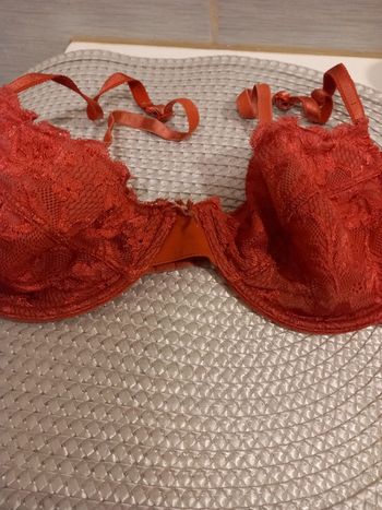 🥰 Soutien gorge taille 100c rouge