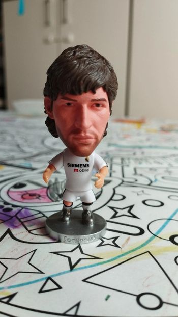 Petite figurine foot neuve Raul Real Madrid