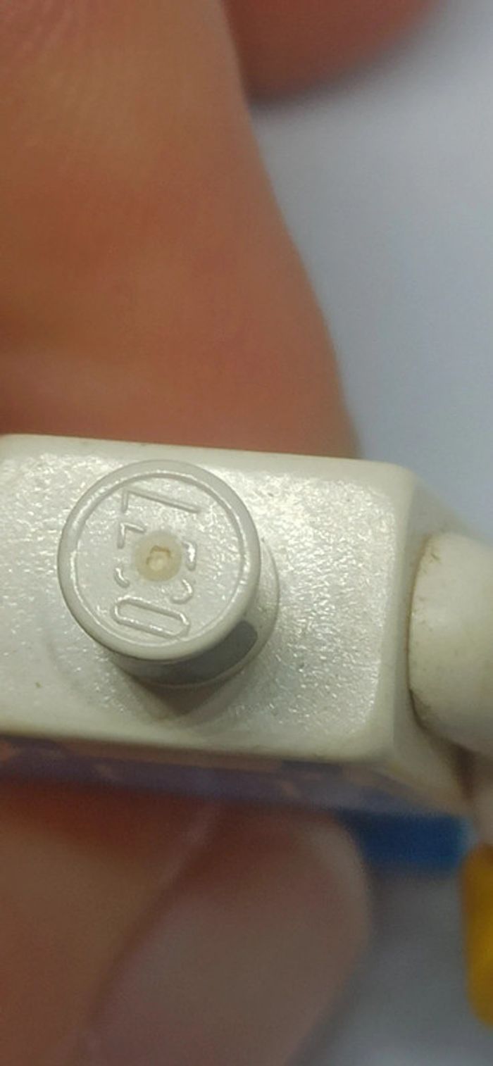 Homme cotte bleue avec marteau lego - photo numéro 9