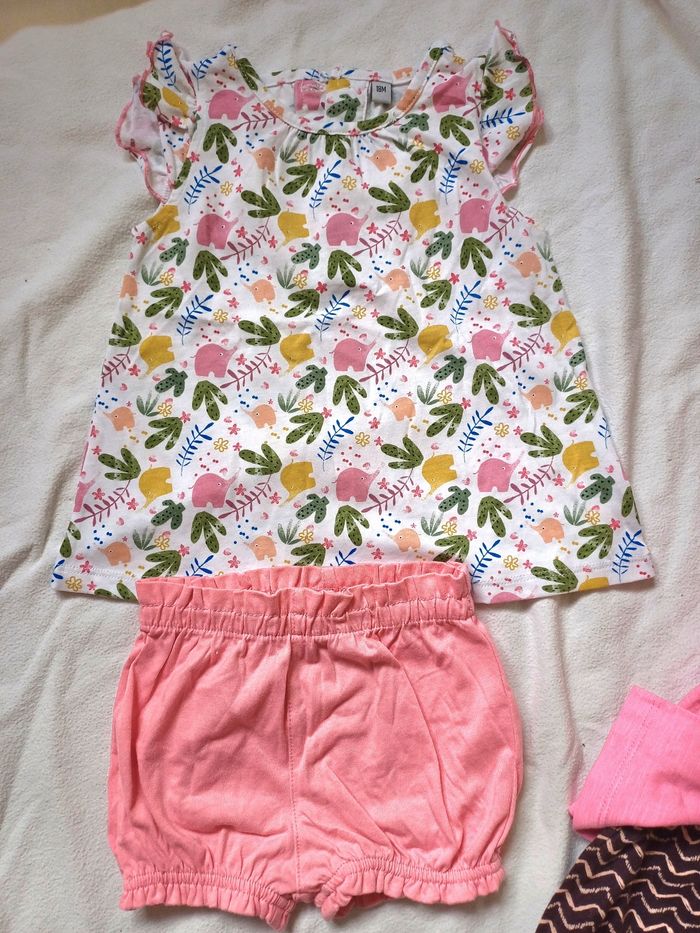 Lot de vêtements taille 18 mois neuf - photo numéro 2