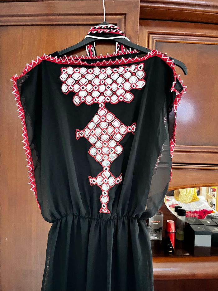 Robe kabyle 2 pièces, couleur noir, robe droite et chasubles en voile , galons et ceinture assorti - photo numéro 2