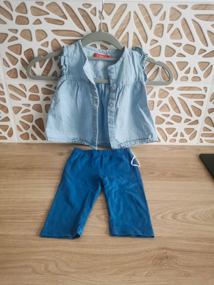 Chemise en jean et legging assorti