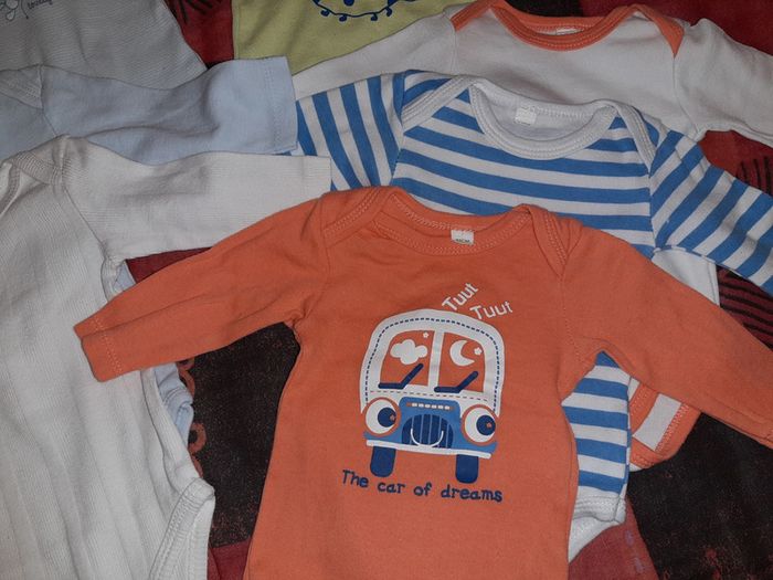 Lot de 7 bodys 3mois - photo numéro 3