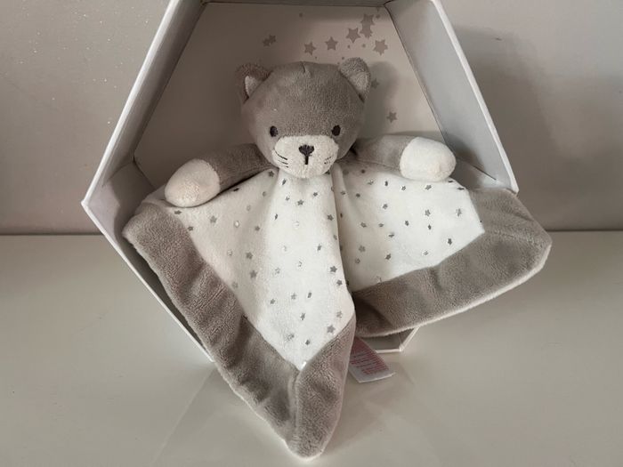 Doudou Obaibi ours  Neuf  Vendu sans boite                #bebefille6mois_candysand    #bebegarcon #naissance #naissancegarcon #nourrisson #maternité #sacfemme #grossesse #ensemblebebe #prixnegociable #prixlots #chauffebiberon #éveil #eveilbebe #jouetenfa