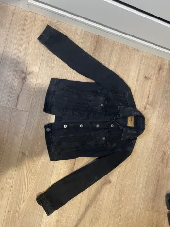 Veste en jeans trouée noir