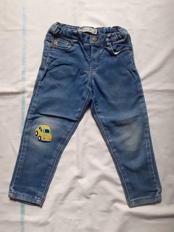 Jean bleu motif voiture jaune
