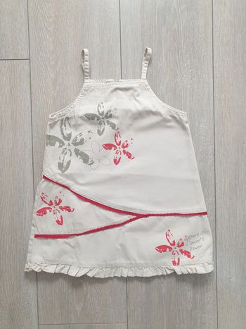 Robe crème et rouge. Fille 23 mois.