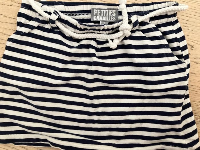 Lot de 2 jupes et un short fille 4 ans - photo numéro 5