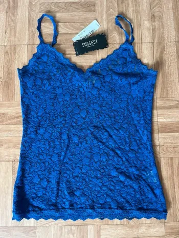 Top sexy à bretelles fines en dentelle bleu vintage Suggest By Pain de Sucre (NEUF)