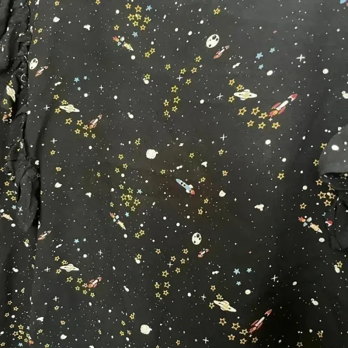 Blouse noire Jennyfer M imprimé espace, fusées & étoiles, manches longues, détail volanté V018 - photo numéro 9