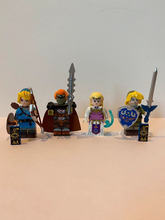 Figurine type lego 2 personnages Link, la princesse Zelda et Ganondorf. The légend of Zelda